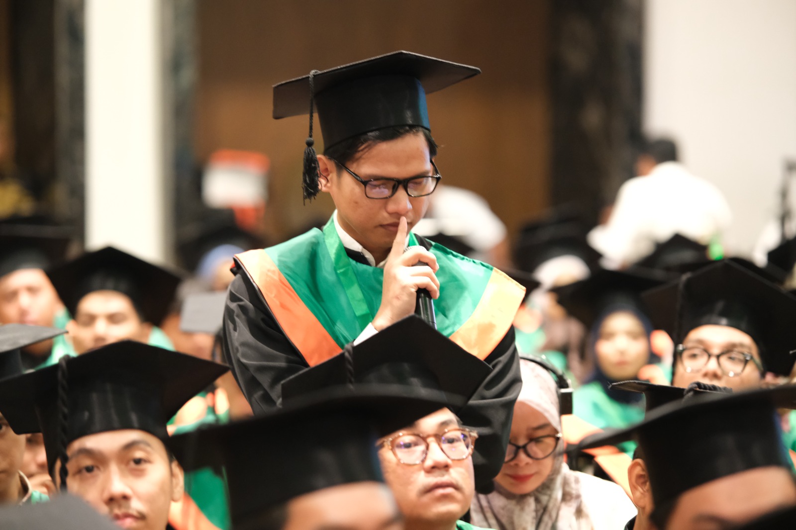 Tak Bisa Melihat Toga, tapi Merasakan Bahagia: Kisah Haru Mahasiswa Difabel FSIKP UMI Meraih Cumlaude