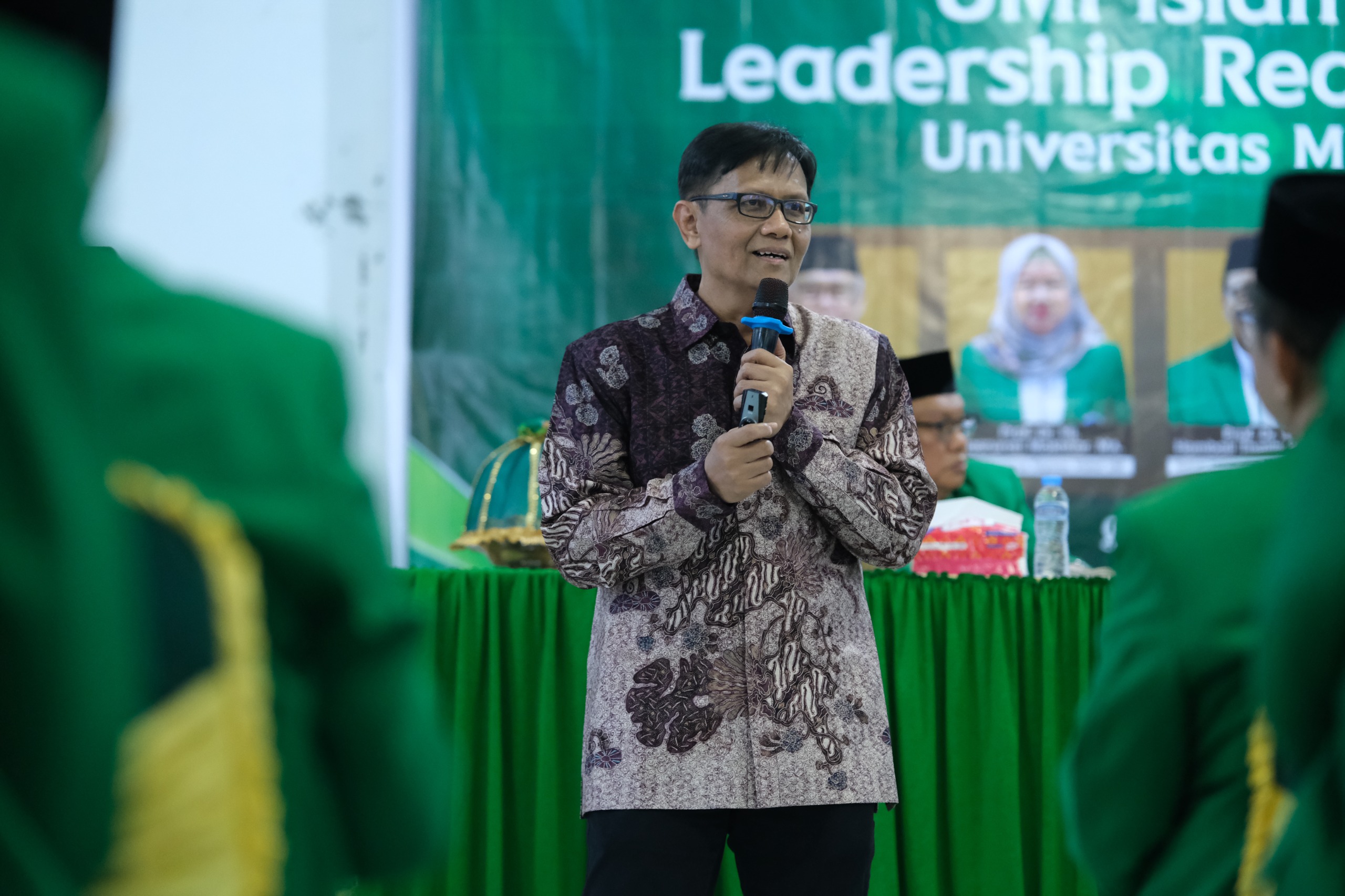 Dr Merza Gamal membawakan materi di UISLRF UMI 2026